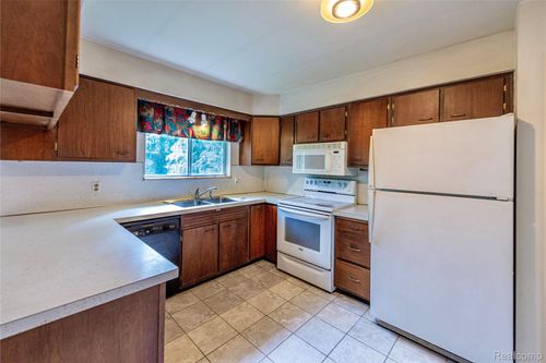 174 Knollwood Dr, Pinckney, MI, 48169-9804 | Card Image