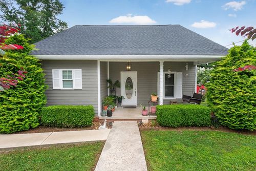 110 Edison St, McMinnville, TN, 37110-2216 | Card Image