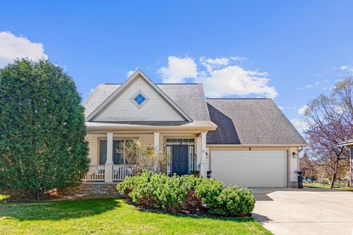 2710 Red Splendor Cir E, Maplewood, MN, 55119-5995 | Card Image