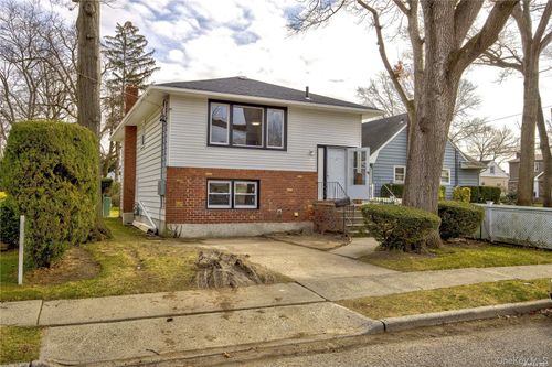 207 Catherine Ave, Franklin Square, NY, 11010-1417 | Card Image