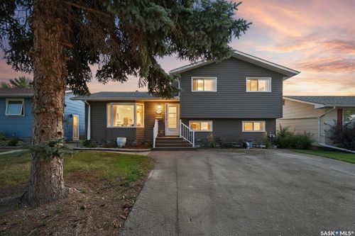 1082 Corman Cres, Moose Jaw, SK, S6H6W1 | Card Image