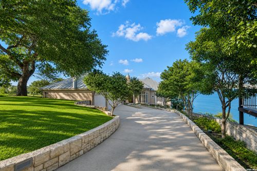 985 Janet Dr, Canyon Lake, TX, 78133-6600 | Card Image