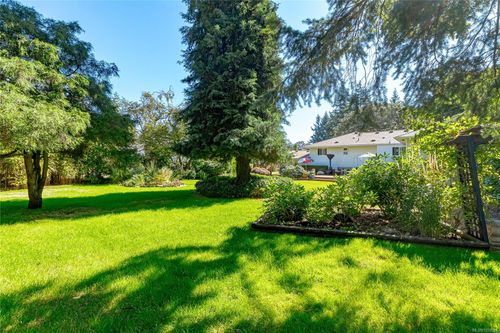 3334 Acemink Rd, Victoria, BC, V9C2J6 | Card Image