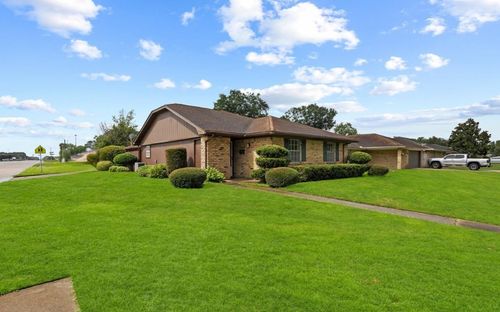 8425 Braeburn St, Beaumont, TX, 77707-1510 | Card Image