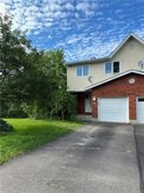 35 Vermont Meadow, Petawawa, ON, K8H3N4 | Card Image