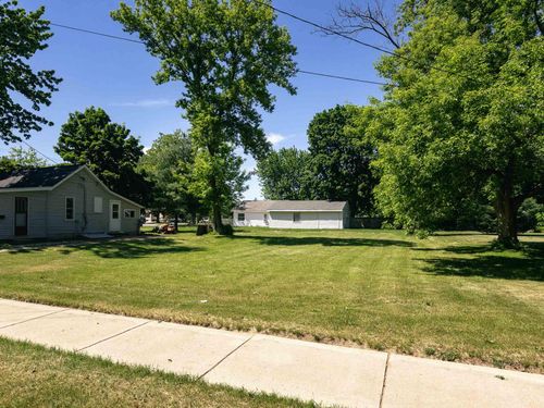 19 Carrie St, Sparta, MI, 49345-1107 | Card Image