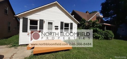 8251 Jackson Ave, Warren, MI, 48089-2924 | Card Image
