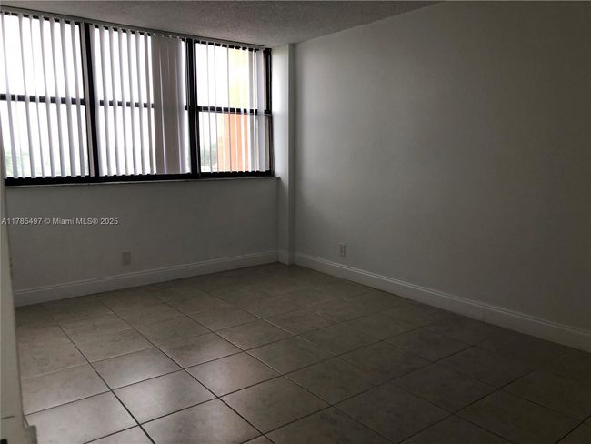 APT-408 - 2450 Ne 135 Th St, Condo with 1 bedrooms, 1 bathrooms and null parking in North Miami FL | Image 6