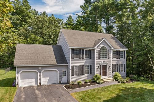 4 Sunblaze Dr, Nashua, NH, 03062-3081 | Card Image