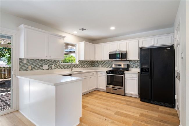 1025 Doras Dr, House other with 3 bedrooms, 3 bathrooms and 4 parking in Pflugerville TX | Image 7