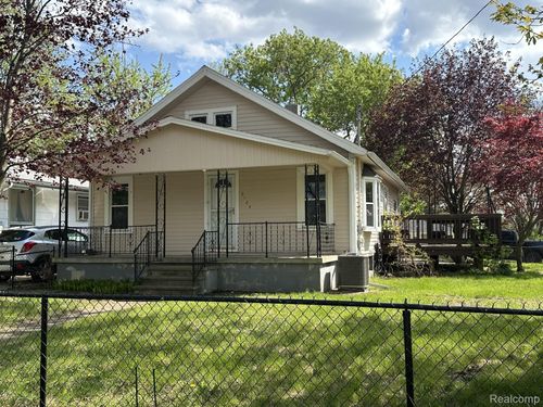 2184 E Schumacher Ave, Burton, MI, 48529-2438 | Card Image