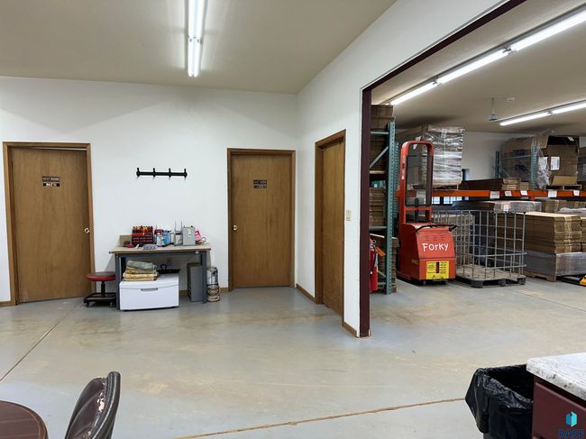 700 6th St, Home with 0 bedrooms, 2 bathrooms and null parking in Freeman SD | Image 22