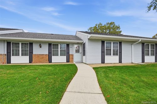 c-379C Woodbridge Drive, Brookhaven, NY, 11961 | Card Image