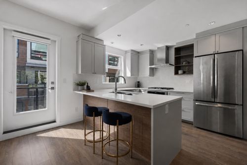 21-856 Orwell St, North Vancouver, BC, V7J0C2 | Card Image