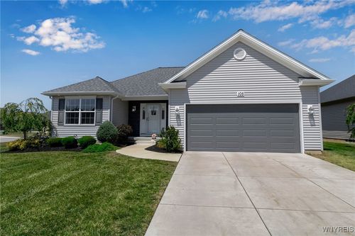 105 Country Club Ct, Grand Island, NY, 14072-2585 | Card Image
