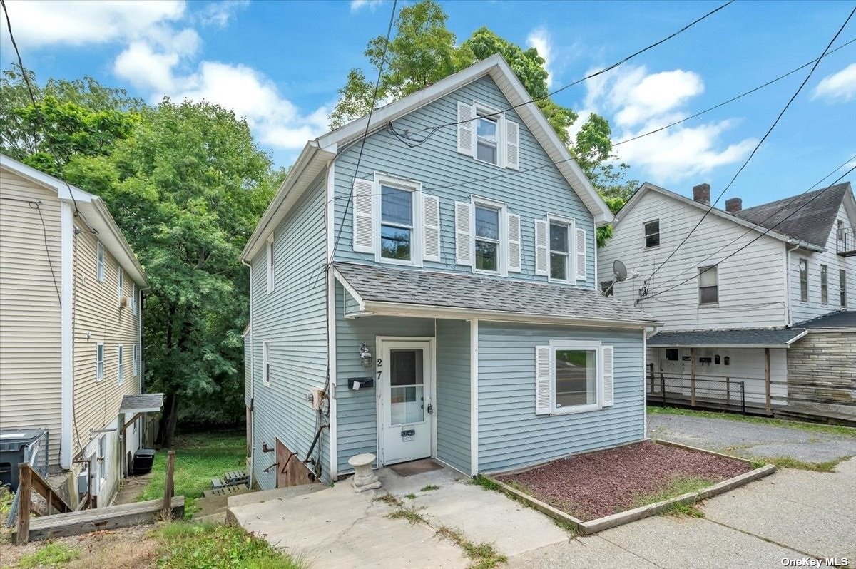 Montgomery St, Walden, NY 12586