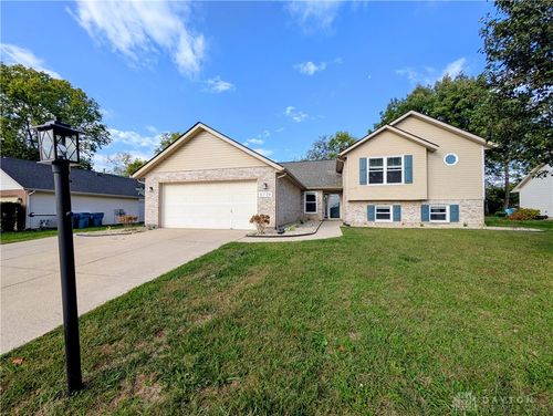 6739 Evergreen Woods Dr, Huber Heights, OH, 45424-3969 | Card Image