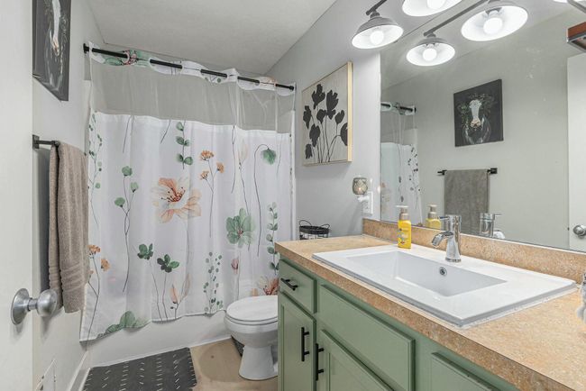 Full Bathroom - Main Floor | Image 11