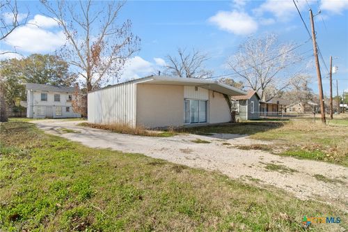 625 S Wells St, Edna, TX, 77957-3760 | Card Image