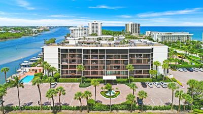 105 - 225 Beach Road, Condo with 2 bedrooms, 2 bathrooms and null parking in Tequesta FL | Image 1