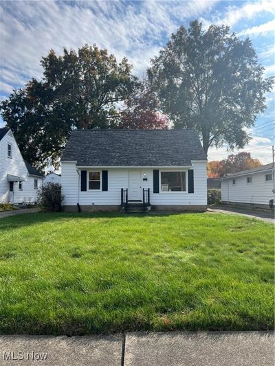 View of front of house with a front lawn | Image 1