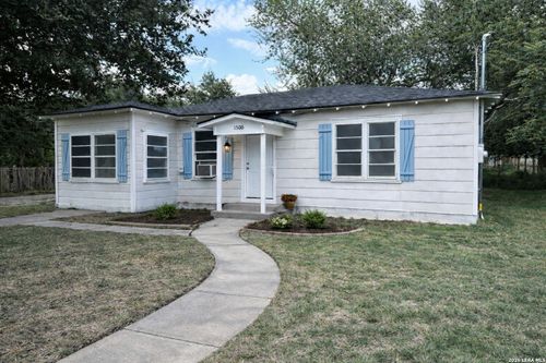 1506 N Avenue E, Beeville, TX, 78102-2624 | Card Image