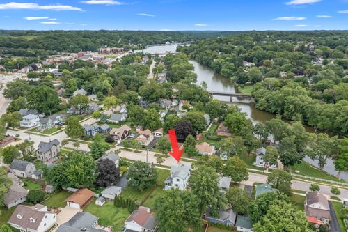 27 Center St, Algonquin, IL, 60102-2701 | Card Image