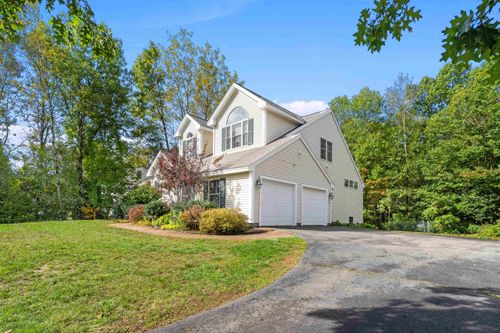 14 Hilton Drive, Newmarket, NH, 03857 | Card Image