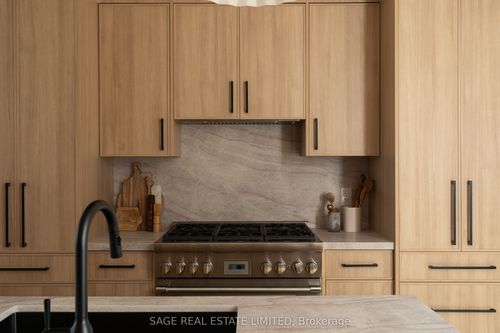 21 Galley Ave, Toronto, ON, M6R1G9 | Card Image