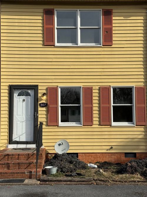 807 Vine St, Harrisonburg, VA, 22802-4969 | Card Image