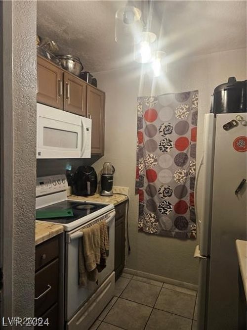 40-3976 Colors Ct, Las Vegas, NV, 89103-3611 | Card Image