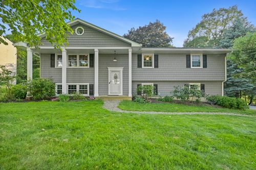 7 Fawn Rd, Bethel, CT, 06801-2717 | Card Image