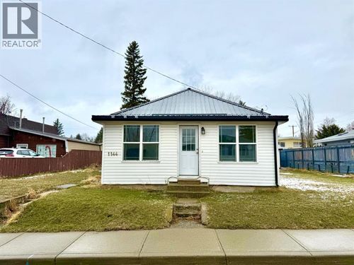 1144 James Ave, Pincher Creek, AB, T0K0A6 | Card Image