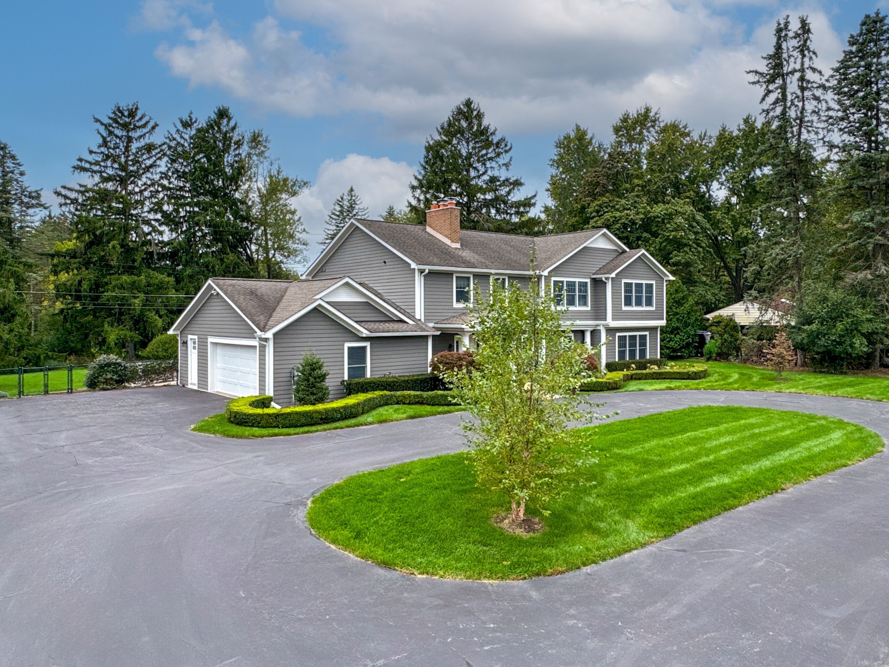 Westlady Dr, Beverly Hills, MI 48025