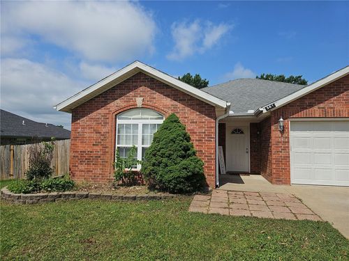 561 Firewood Dr, Centerton, AR, 72719-9749 | Card Image