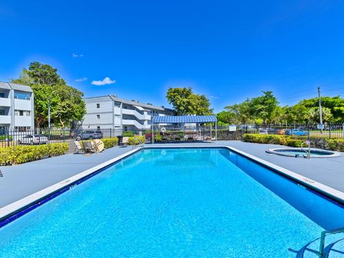 apt-210v-8401 Lagos De Campo Blvd, Tamarac, FL, 33321-3743 | Card Image
