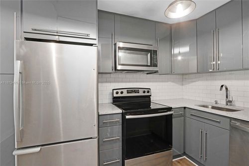 apt-28-3071 Sw 27th Ave, Miami, FL, 33133-4675 | Card Image