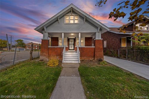 4888 Maxwell St, Detroit, MI, 48214-1161 | Card Image