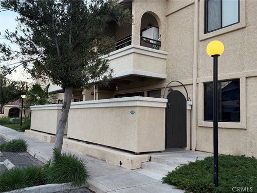 apt-313-18808 Mandan St, Canyon Country, CA, 91351-3766 | Card Image