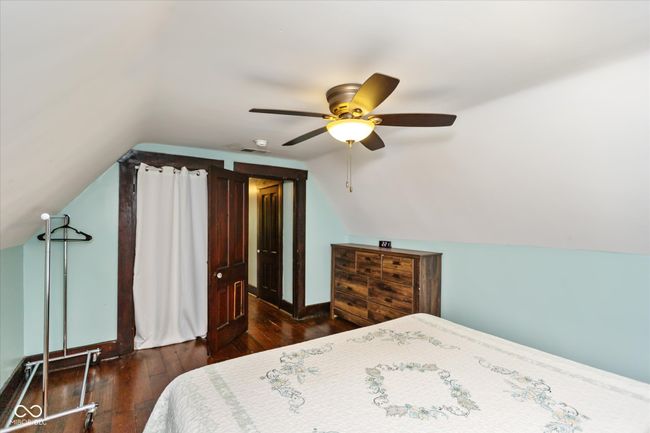 upstairs bedroom | Image 20