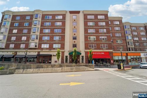 6210 City Pl, Edgewater, NJ, 07020-3175 | Card Image