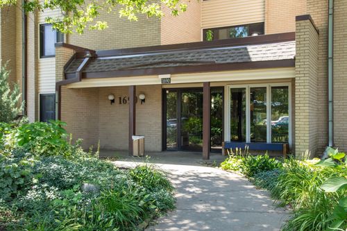 apt-233-1690 Highway 36 W, Roseville, MN, 55113-4012 | Card Image