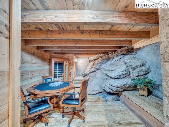 Cellar w/ poker table and sauna | Image 47