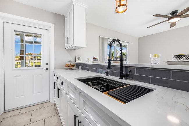 8727 Bay Crest Ln, House other with 3 bedrooms, 2 bathrooms and null parking in TAMPA FL | Image 8