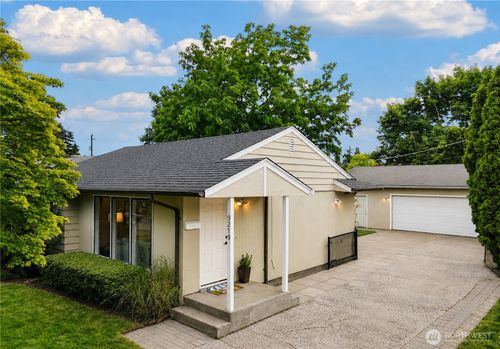 9219 30th Ave Sw, Seattle, WA, 98126-3923 | Card Image