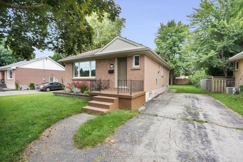 638 Tennent Ave, London, ON, N5X1L6 | Card Image