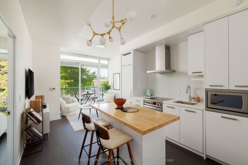 120 Bayview Ave, Toronto, ON, M5A0G4 | Card Image