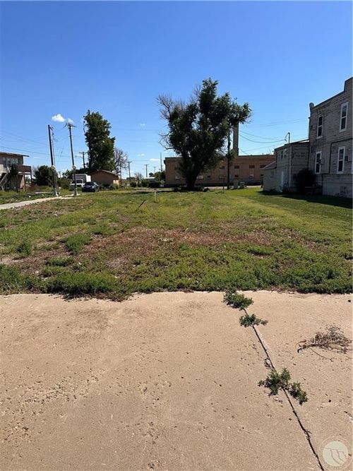 10 S 1st St E, Baker, MT, 59313 | Card Image