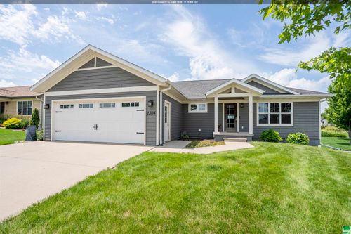 1304 Olympia Pl Se, Orange City, IA, 51041-7518 | Card Image