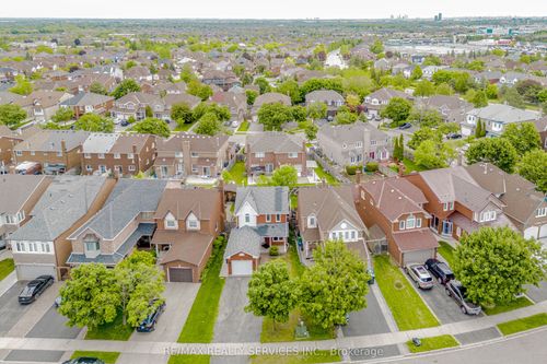 40 Bighorn Cres, Brampton, ON, L6R1G5 | Card Image